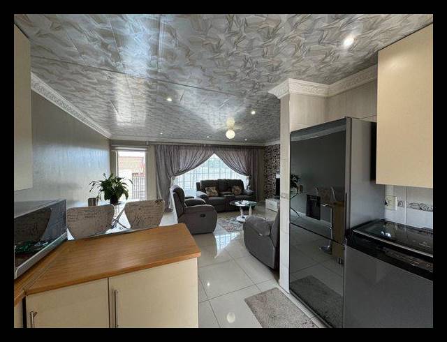 2 BEDROOM TOWNHOUSE FOR SALE IN NORKEM PARK